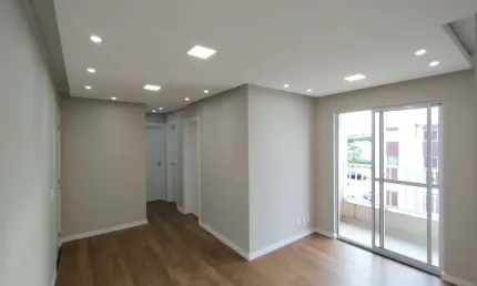 Ótimo apartamento com sacada com churrasqueira e 3 quartos, sendo uma suíte, todo reformado, à vend
