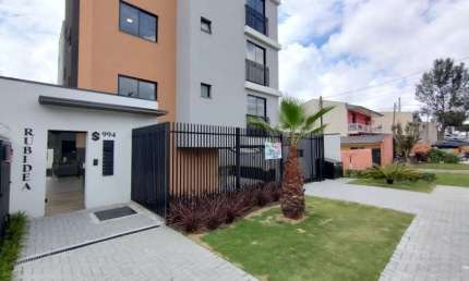 Apartamento com 3 quartos, sendo uma suíte, sacada com churrasqueira e vaga de garagem coberta para