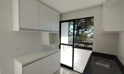 Apartamento com 3 quartos, sendo uma suíte e sacada com churrasqueira para locação no Boneca do Igu