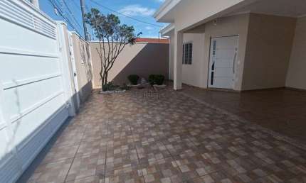 Casa com 3 quartos à venda no Jardim Planalto, Botucatu , 235 m2 por R$ 690.000