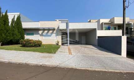CASA MOBILIADA E DECORADA À VENDA NO CONDOMÍNIO FECHADO DOM OLIVIO