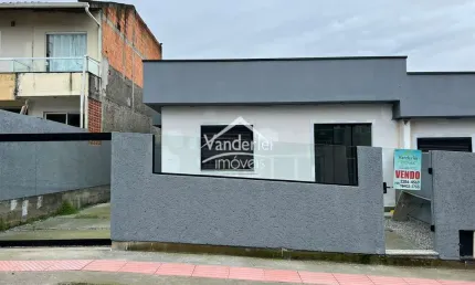 Casa geminada com 03 quartos, sendo 01 suíte no loteamento Alaor Silveira no bairro São Sebastião em Palhoça - SC