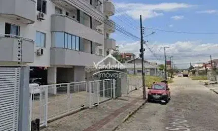 Apartamento Superior de 02 quartos sendo 01 suíte com garagem coberta no bairro Aririú em Palhoça - SC