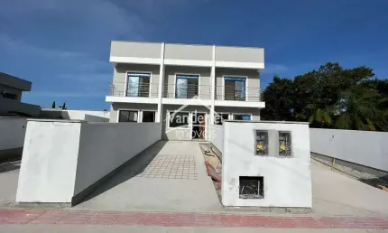 Sobrado alto padrão com 03 quartos, sendo 01 suíte no bairro Aririu em Palhoça - SC