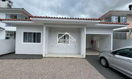 Casa no loteamento Nova Palhoça com 02 quartos, no bairro Nova Palhoça em Palhoça - SC