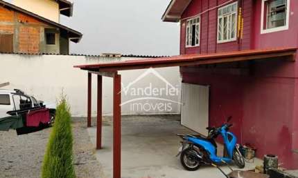 Casa  com 03 quartos e edícula no bairro Passa Vinte em Palhoça - SC
