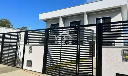 Sobrado no loteamento Shutz com 02 quartos, sendo 01 suíte no bairro Aririu em Palhoça - SC