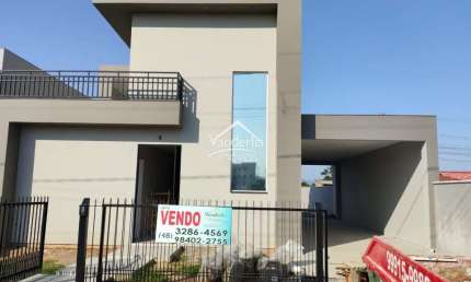 Ampla casa duplex com vista para o Cambirela com 03 quartos sendo 01 suíte na Guarda do Cubatão em Palhoça - SC