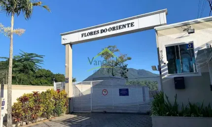 Apartamento com 02 quartos no residencial flores do oriente bairro aririú em palhoça - sc