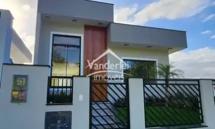 Casa de 176m² com 4 quartos, sendo 01 suíte no bairro Forquilhinhas em São José - SC
