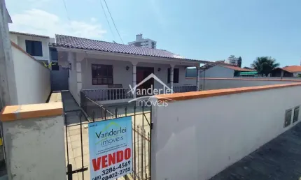 Casa com 3 quartos à venda no Centro, Palhoça 