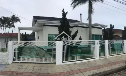 Casa Alto Padrão 03 dormitórios sendo uma suíte no Centro de Palhoça - SC
