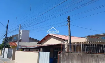 Casa com 03 quartos, e 4 kitnetes  bairro Rio Caveiras em Biguaçu - SC