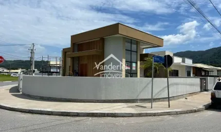 Casa de esquina no Vale Verde com 03 quartos, sendo 01 suíte no bairro Bela Vista em Palhoça - SC