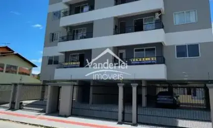 Apartamento 3 dormitórios sendo uma suíte no Centro de  Palhoça