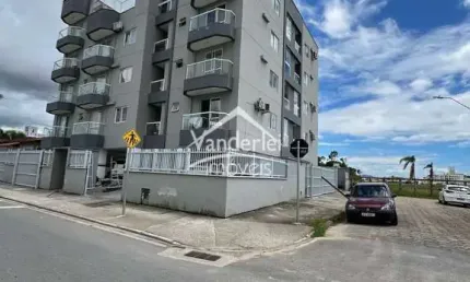Apartamento com 02 quartos, e elevador no bairro Aririu em Palhoça - SC - AG03