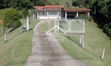Chácara com 12.100m² de terreno no bairro Barro Vermelho em Gravatal-SC