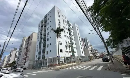 Apartamento duplex mobiliado com 03 quartos, sendo 01 suíte no bairro campinas em são jose - sc
