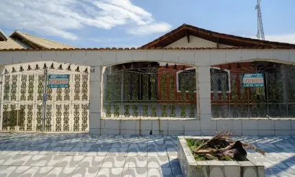 Casa em Solemar com 03 dormitorios - lado praia - Praia Grande