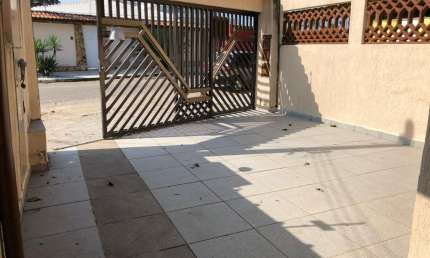 Casa geminada a 50 metros da praia no Balneario Florida
