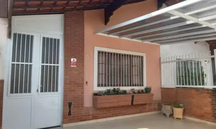 Casa com 2 quartos à venda na Rua Malmequer, 82, Jardim Real, Praia Grande