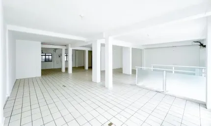 Alugo sala comercial com 430m² - bairro victor konder