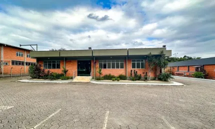 Alugo Amplo Galpão com 4.900m², Bairro Itoupavazinha