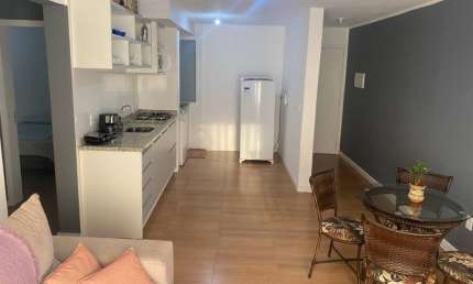 Alugo Apartamento Mobiliado 02 Quartos, Sacada com Churrasqueira - Bairro Centro