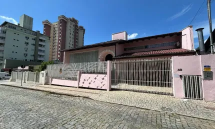 Alugo ótima sala comercial com 200m² - no bairro ponta aguda