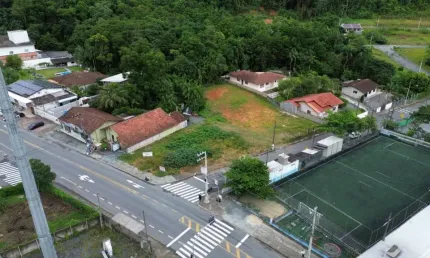 Vendo Excelente Terreno Comercial, com 1.900m² - Bairro Velha Central