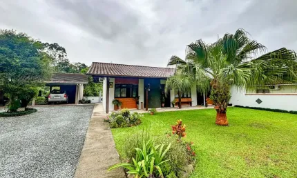 Vendo Ampla Casa Semi Mobiliada, 03 Quartos - Bairro Itoupava Central
