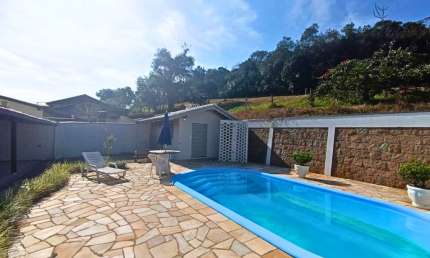 Vendo Casa com Piscina, 02 Quartos, Cidade de Indaial