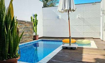 Vendo Lindo Sobrado Triplex Mobiliado, com Piscina - Bairro Fidélis