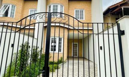 Vendo Lindo Sobrado, 03 Quartos (01 Suíte) - Bairro Água Verde