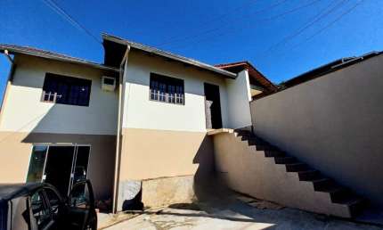 Alugo Parte Térrea de Casa, 02 Quartos - Bairro Fortaleza