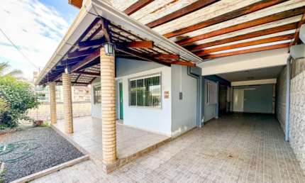 Vendo Ótima Casa Residencial / Comercial - Bairro Água Verde