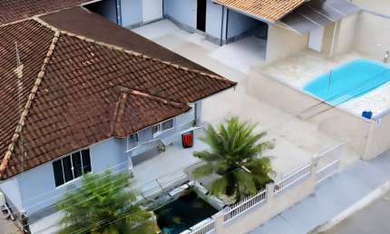 Vendo Casa com Piscina, 03 Quartos (01 Suíte) - Bairro Bateias - Brusque