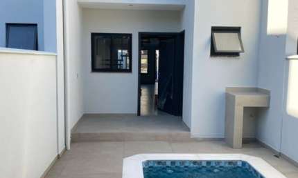 endo Sobrado com Piscina, 03 Quartos - Bairro Velha