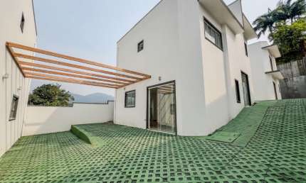 Vendo Sobrado Novo em Condomínio Fechado, Bairro Itoupava Central