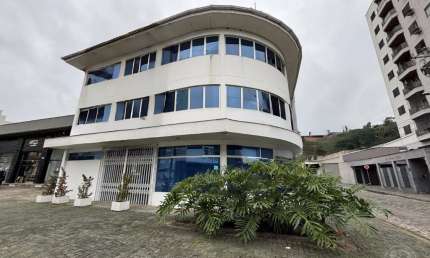 Sala comercial com 19 salas para alugar na Rua Joinville, Vila Nova, Blumenau