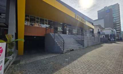 Prédio Comercial no Centro de Blumenau: Uma Oportunidade Única!