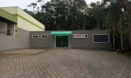 Alugo Galpão com 220m² e Estacionamento no Belchior Central em Gaspar