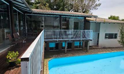 Vendo Casa Alto Padrão 02 Pavimentos e Piscina - Bairro Água Verde