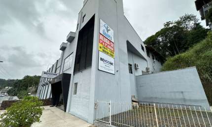 Alugo Ampla Sala Comercial, Bairro Garcia - Blumenau