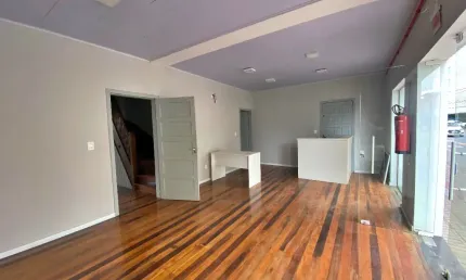 Alugo Sala Comercial com 100m², Bairro Velha - Blumenau
