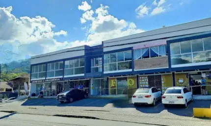Alugo Sala Comercial com 300m³, Bairro Velha - Blumenau