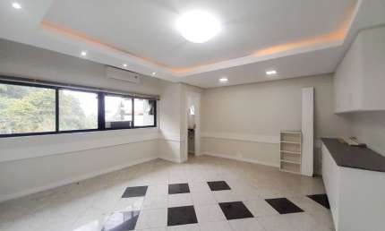 Alugo Linda Sala Comercial em Centro Clínico - Bairro Garcia