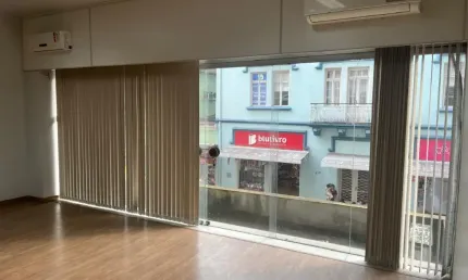 Alugo Ótima Sala Comercial, 65m² - Centro da Cidade