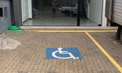 Alugo Sala Comercial com 132 m², Bairro Jardim Maluche - Brusque