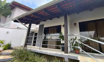 Vendo Casa Ampla e Versátil com Potencial para Kitnets - Bairro Tribess, Blumenau/SC